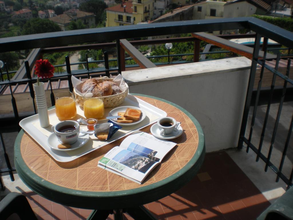 Hotel Pineta Ristorante Castello Cava deʼ Tirreni Cameră foto